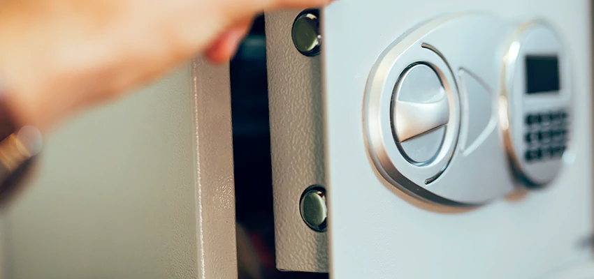 Fingerprint Safe Openers in Lindsay, CA